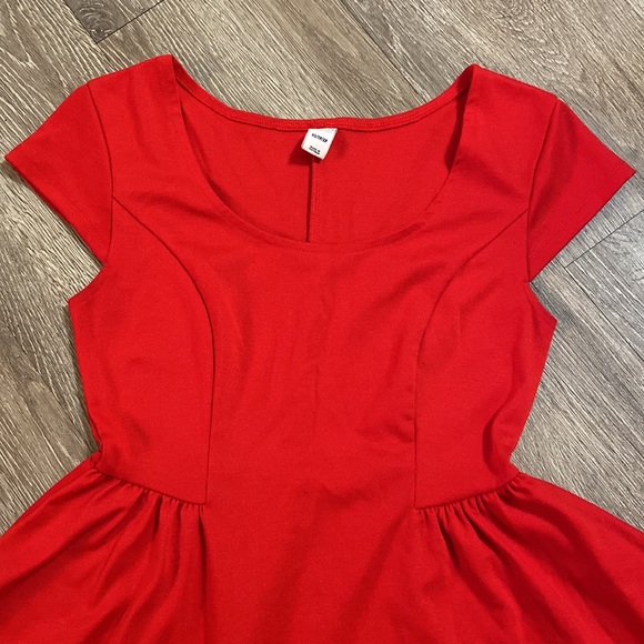 Cap sleeve red dress - Picture 3 of 5